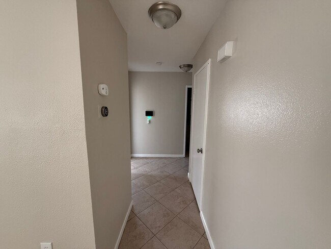 Building Photo - Remodeled Three Bedroom Two Bath in Hemet!