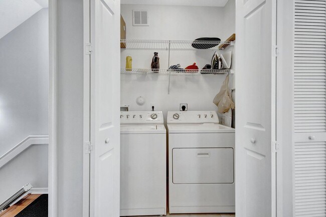 Building Photo - 4320 Blowing Point Pl