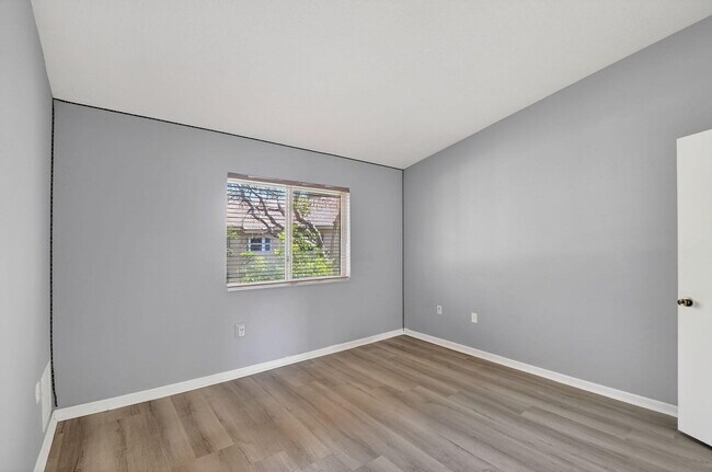 Building Photo - 3790 N Jog Rd