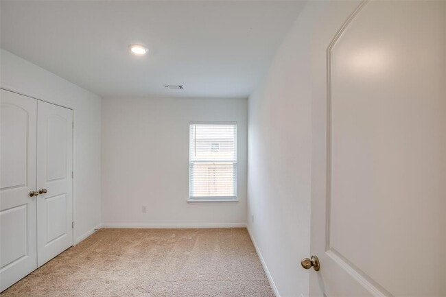 Building Photo - 609 Riverdale Dr