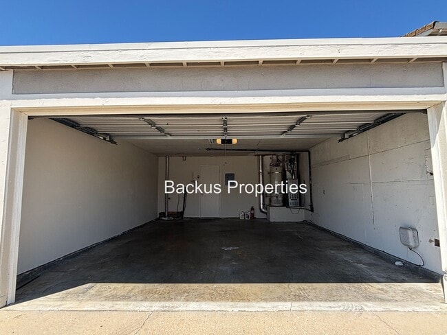 Building Photo - Great home in North Salinas -Three bedrooms