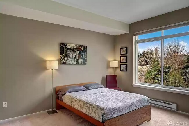 Building Photo - 8760 Greenwood Ave N