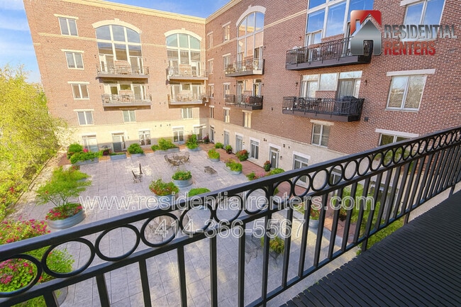 Building Photo - 1515 N Van Buren St