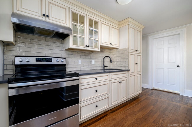 Building Photo - 6 Fremont Pl