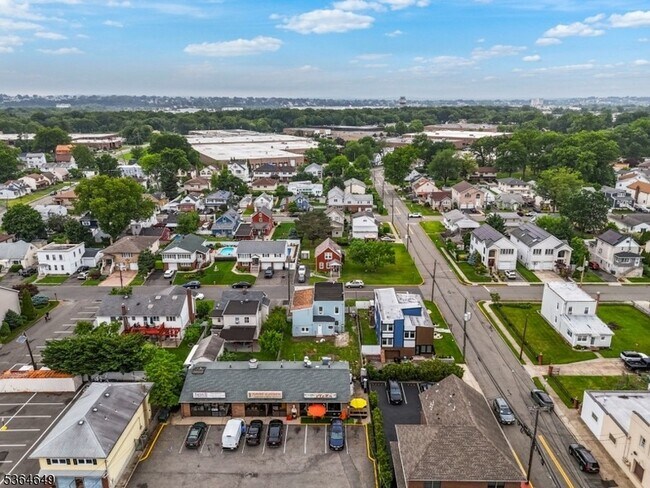 Building Photo - 70 Bruno St