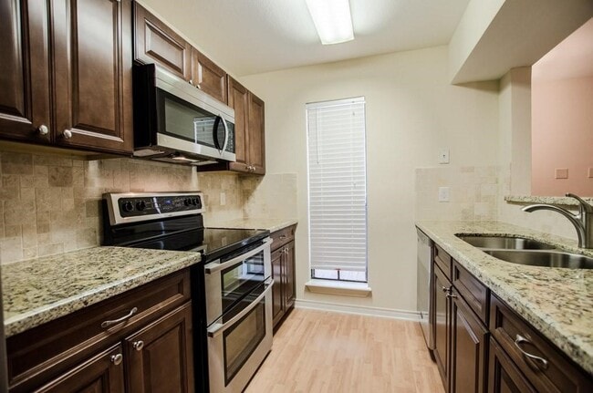 Building Photo - 3500 Tangle Brush Dr