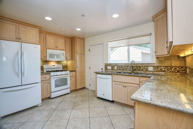 Building Photo - 3BR/1BA North Shoreview Home with Yard & Redwood Deck | Pet Friendly | Near Caltrain | YouTube Tour