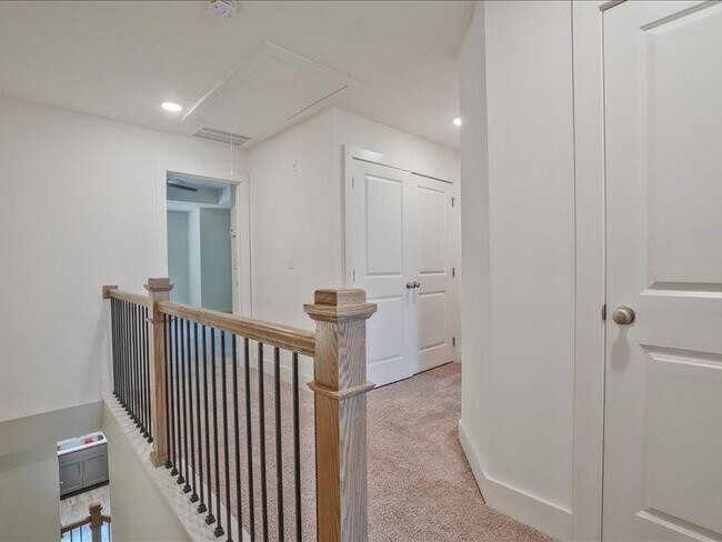 Building Photo - 6413 Shalks Xing Dr