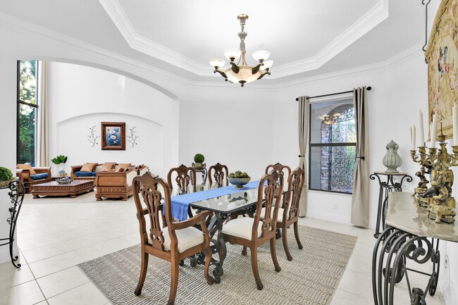 Building Photo - 10703 Versailles Blvd