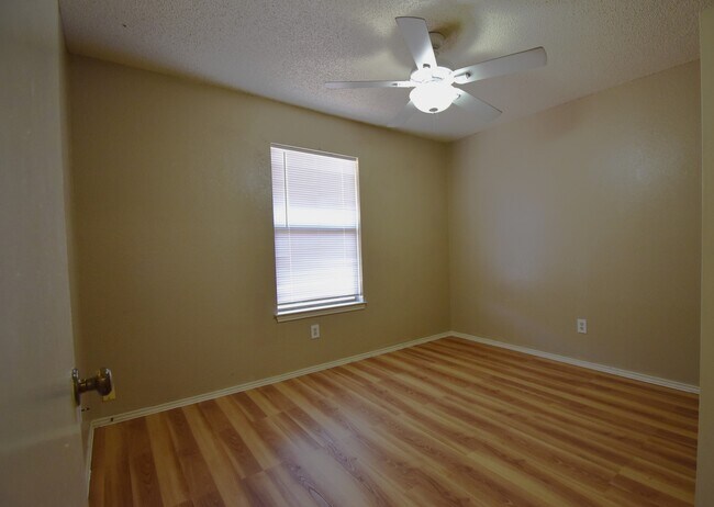 Building Photo - Four Plex