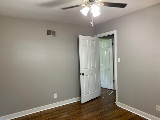 Building Photo - 2205 Mason Dr