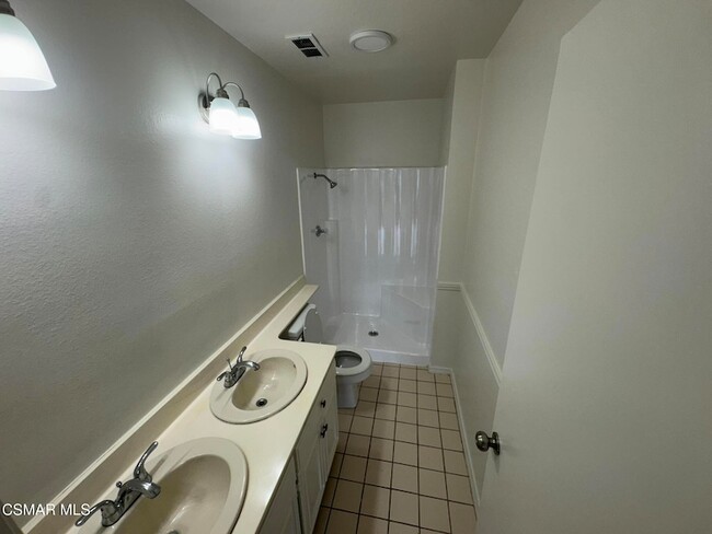 Building Photo - 14520 Plummer St