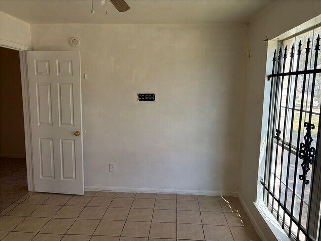 Building Photo - 15738 Boonridge Rd