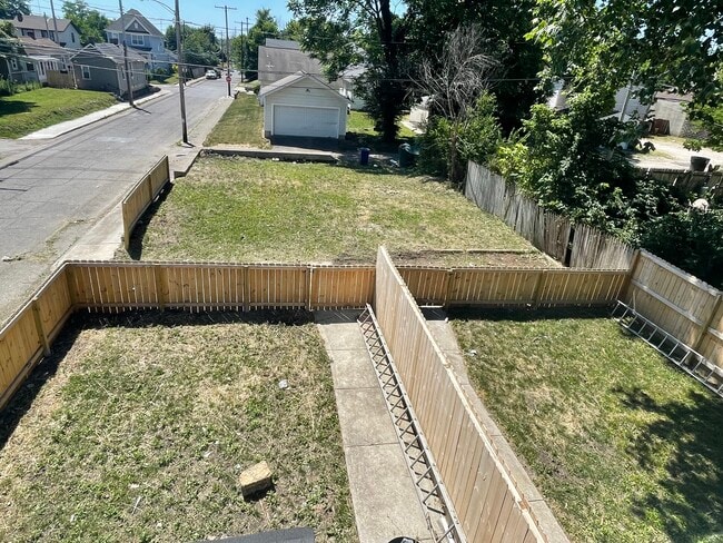 Backyard - 805 S 17th St
