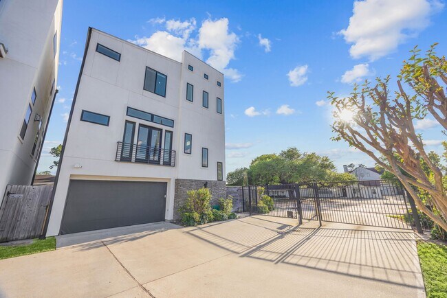 Building Photo - 7327 Shadyvilla Pointe Dr