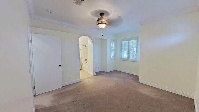 Building Photo - 1 Breakers Ln