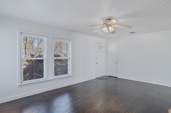 Building Photo - 219 E Slattery Blvd