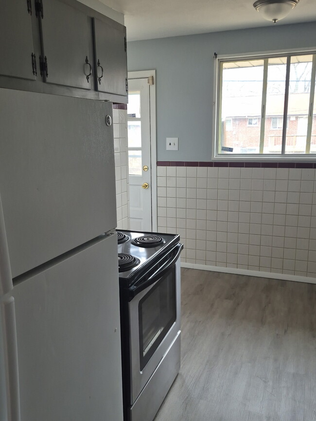 Building Photo - 9352 Bellefontaine Rd