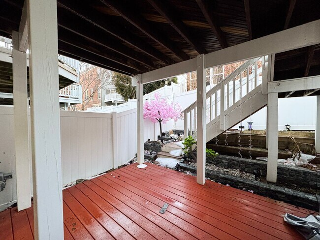 Building Photo - Beautiful 3 Bed 3.5 Bath Interior Townhome In Vibrant Brambleton Landbay