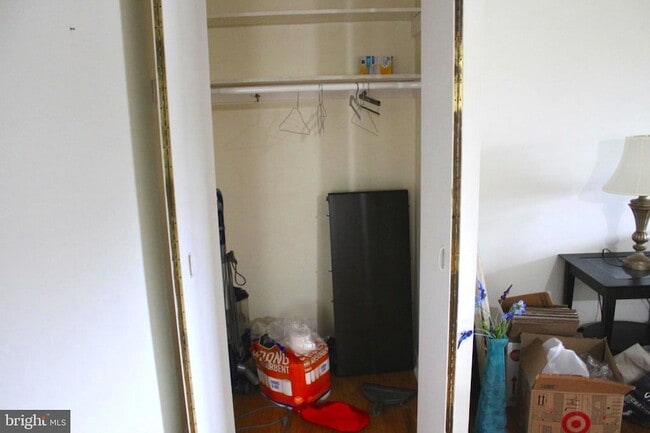 Building Photo - 5481 Vicaris St