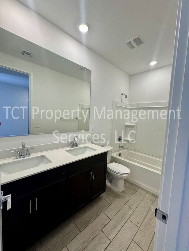 Building Photo - Beautiful Upgraded home in San Tan Groves