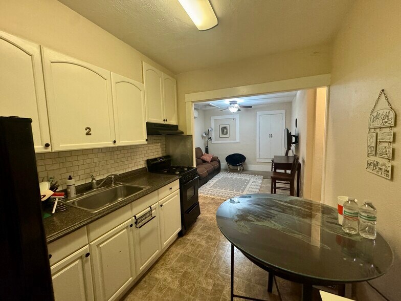 Building Photo - 104 W Fulton St