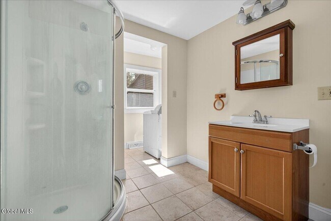 Building Photo - 204 Saratoga Ave