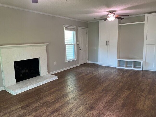 Building Photo - 4 Bedroom South Charlotte Home!