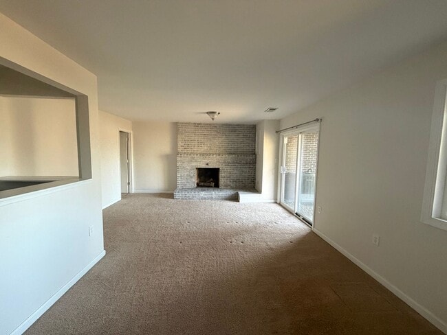 Building Photo - 114 Harvest Dr