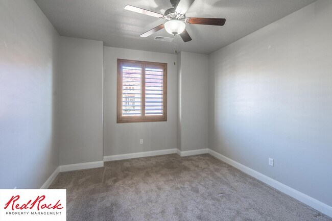 Building Photo - Pet-Friendly 3 Bedroom Home In A Great Neighborhood