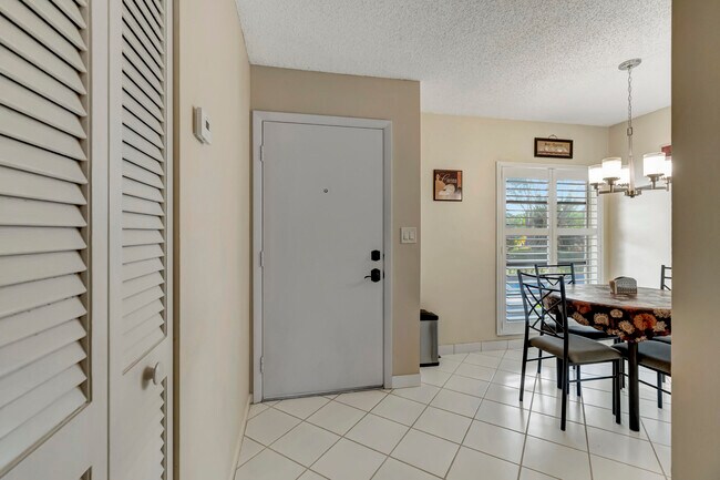 Building Photo - 5943 Areca Palm Ct
