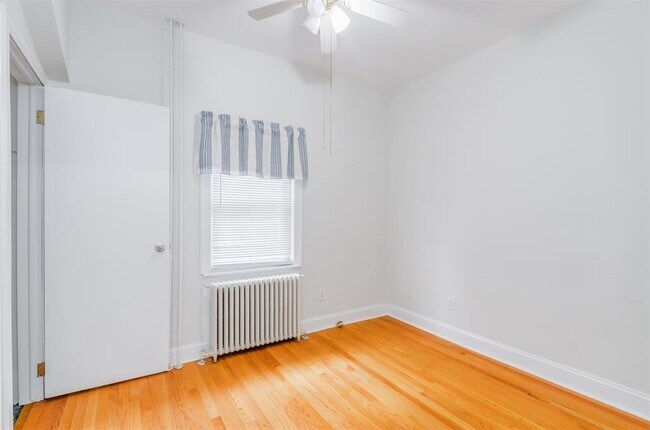 Building Photo - 120 W 50th St