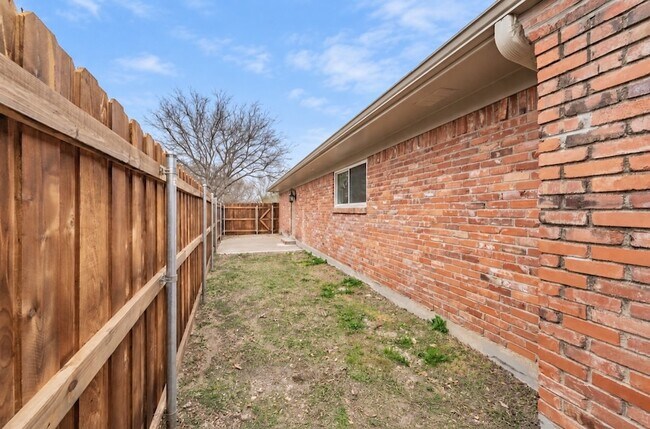 Building Photo - 4904 Arborlawn Dr