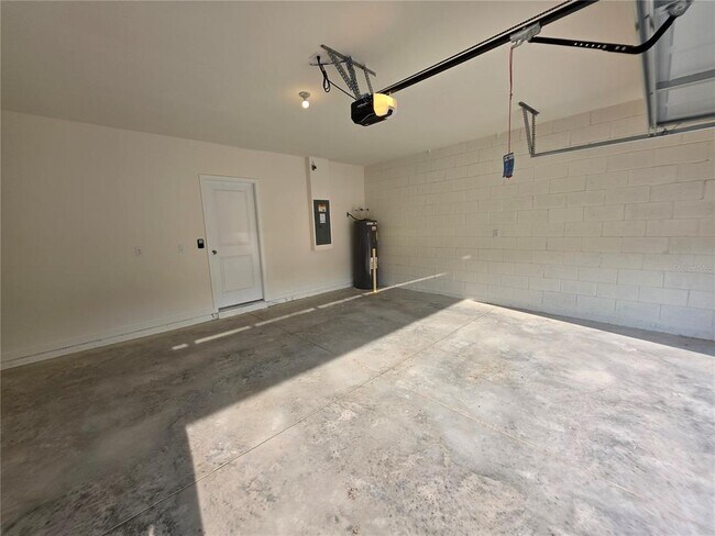 Building Photo - 1013 Champion Ridge Dr