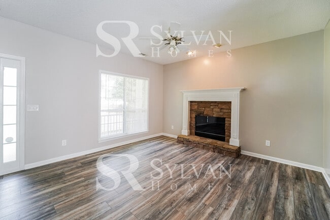 Building Photo - Lease today! No extra charge for contentment and relaxation!