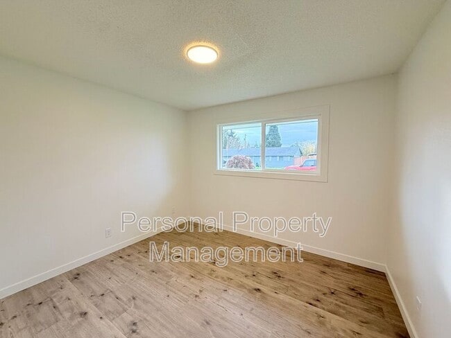 Building Photo - 12202 NE 2nd St