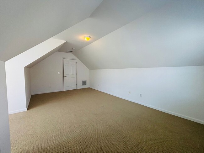 Building Photo - 200 Meadow Dr NW