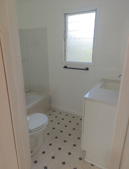 Building Photo - 3235 Mulberry St