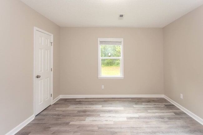 Building Photo - Welcome to this Beautiful Home nestled in the heart of Sumter, SC.