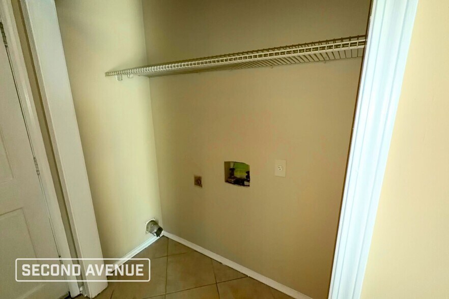 Building Photo - 5775 Ashridge Pl