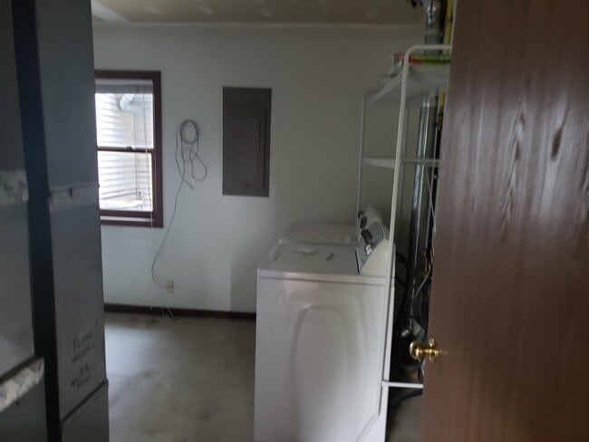 Building Photo - 2511 Thomas Ct