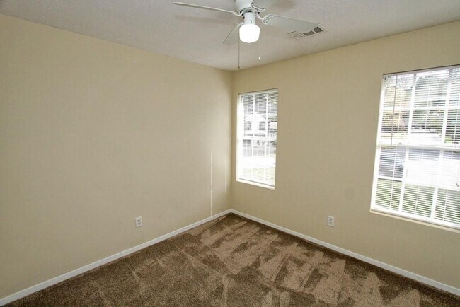 Building Photo - 210 Arborfield Way