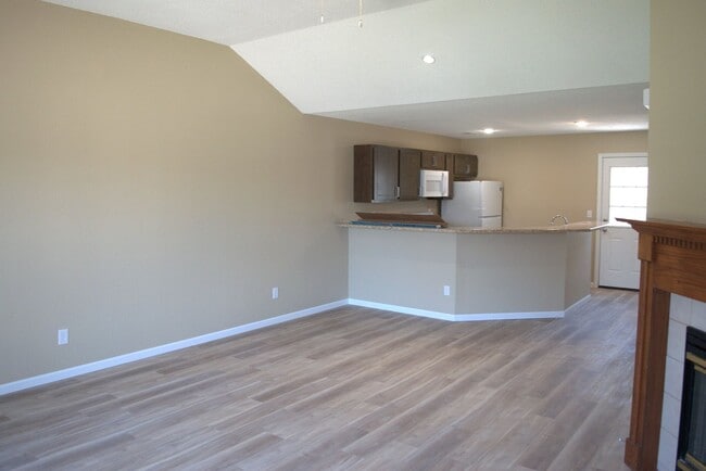 Building Photo - 1309-1311 Godas