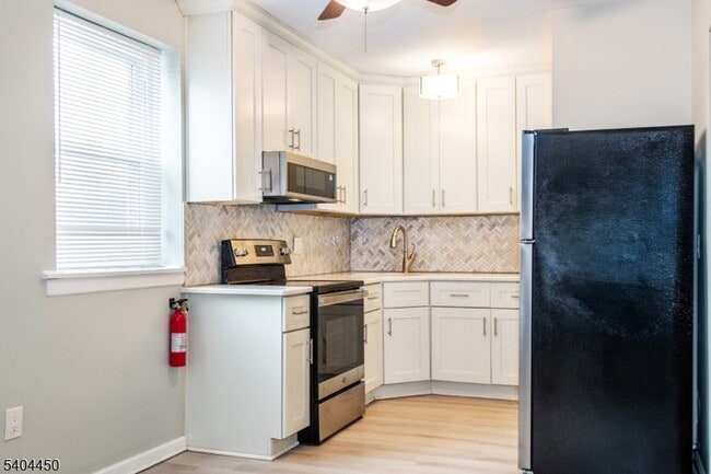 Building Photo - 191 N Beverwyck Rd