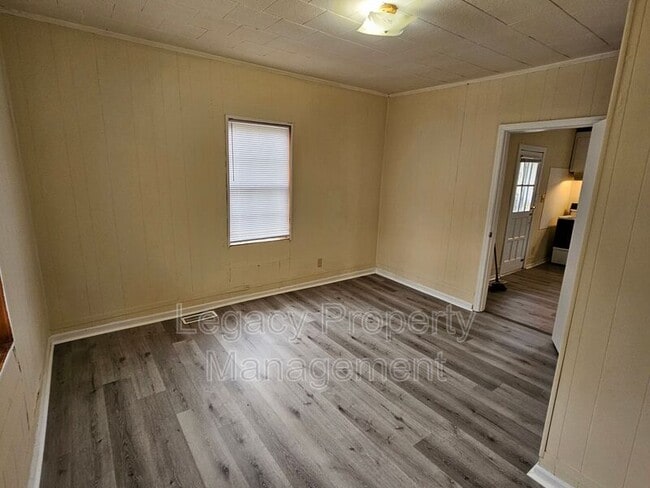 Building Photo - 442 Avon Ave