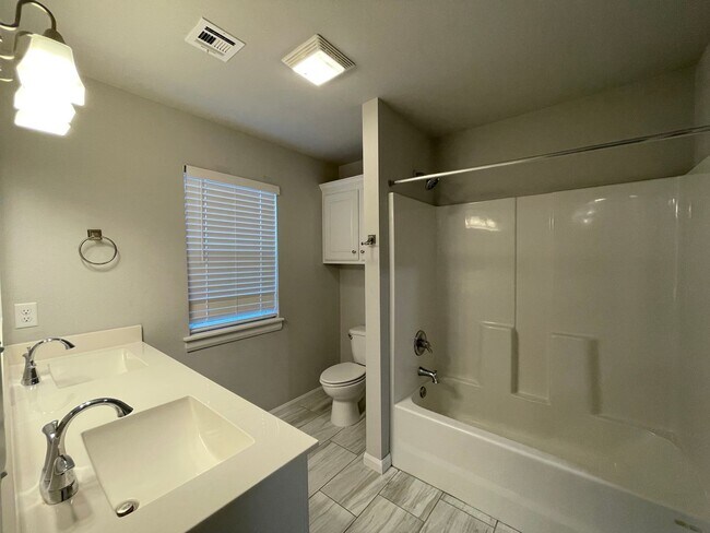 Building Photo - Beautiful home in Bentley Square available...