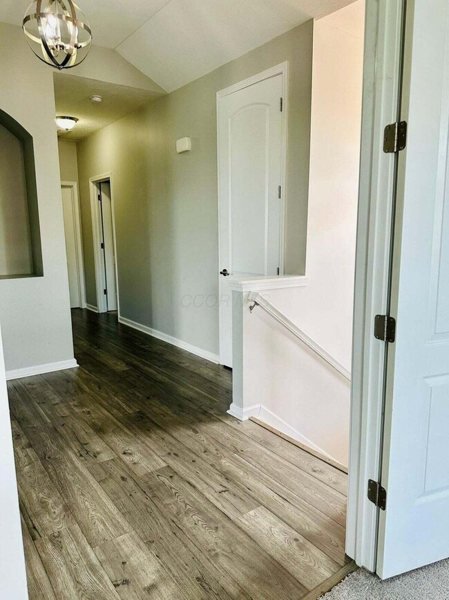 Building Photo - 3225 Rossmore Cir