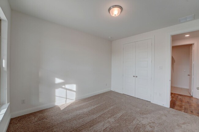 Building Photo - Must See 5 Bed 4.5 Bath in Northlake