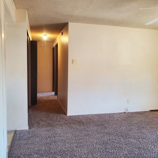 Building Photo - 206 E H St