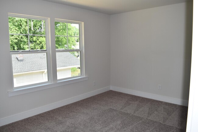 Building Photo - 1009 Justice Ave